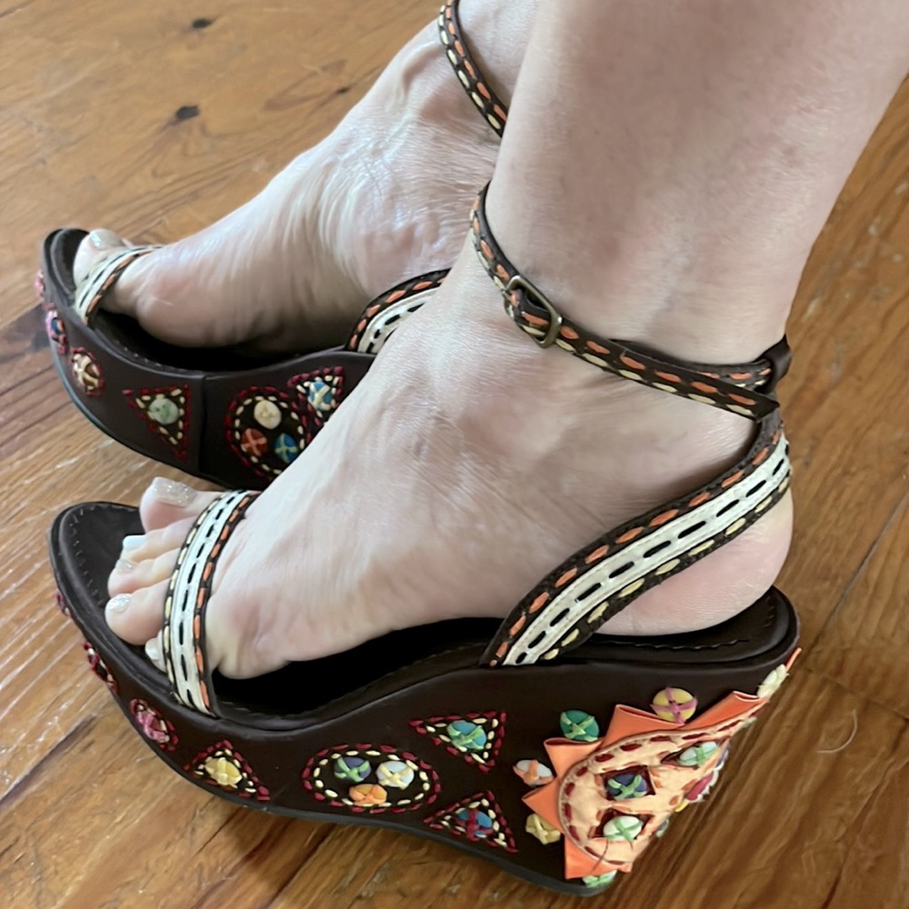 ONSALE! Sam Edelman Platform Button Silky Sandals 8.5 Brown Satin Embroidered